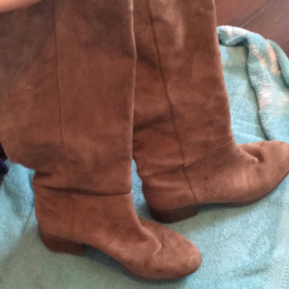 Suede knee boot